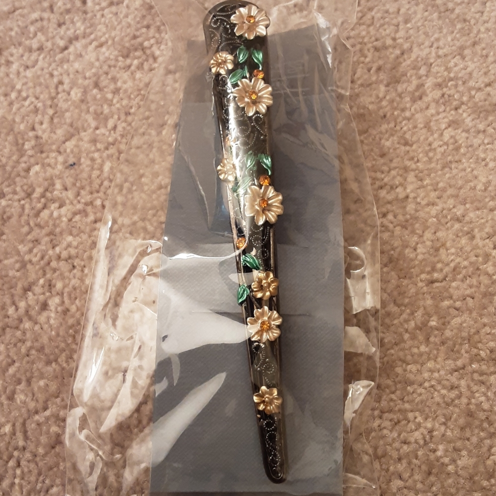 **NEW** HAIR CLIP